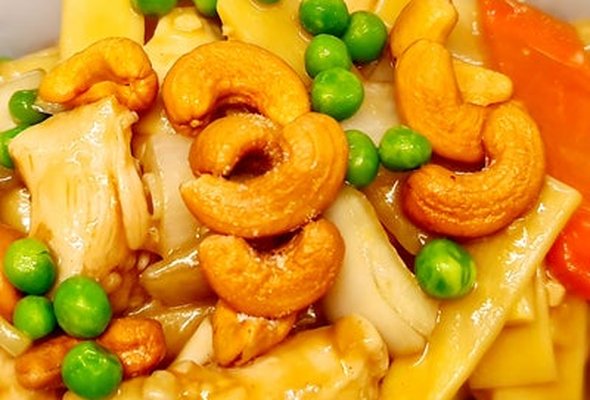 Chicken with Cashew Nuts