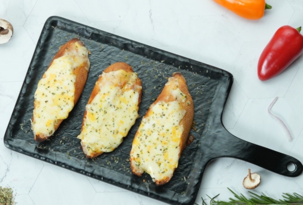 Garlic bread with cheese