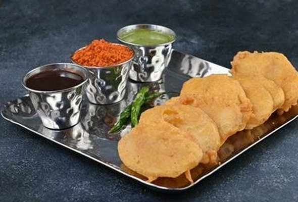 Potato Bhajiya Plate