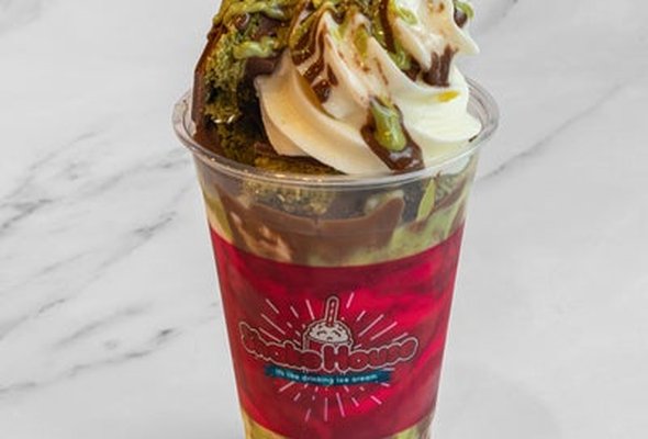 Pistachio Kunafa Sundae with Dubai Chocolate