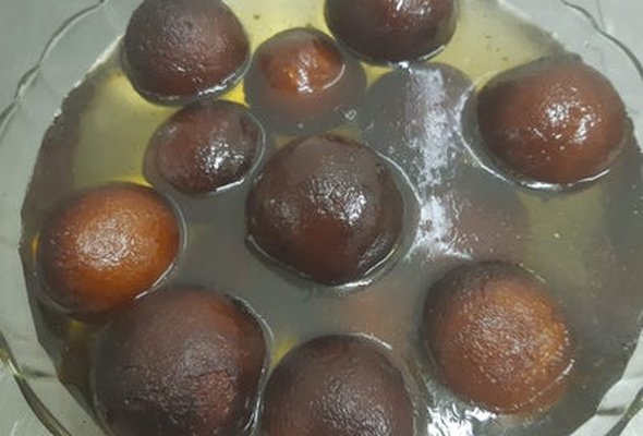 Garm Gulaab Jamun