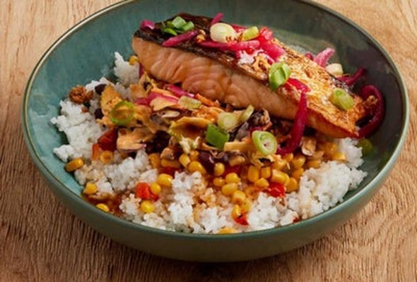 GRILLED SALMON RICE BOWL†