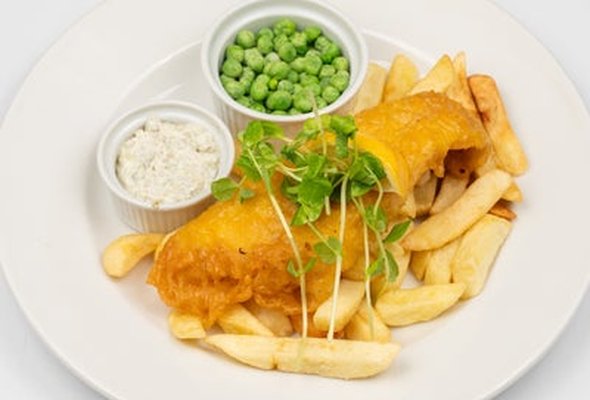 -Fish and chips, peas and tartar sauce