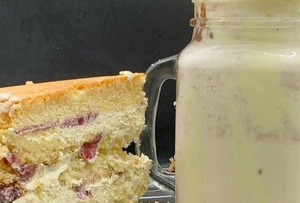 Victoria Sponge Cake Milkshake