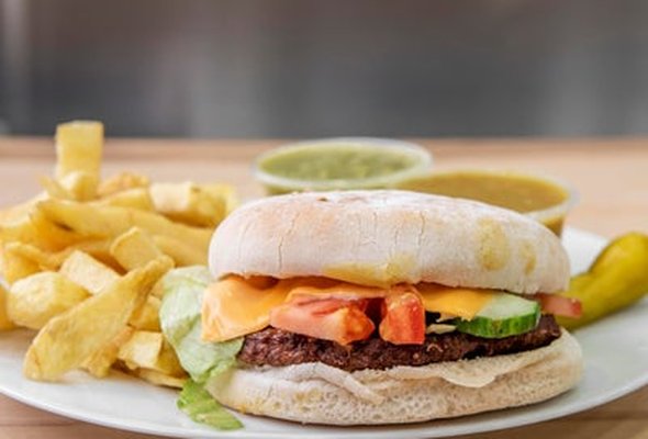 Cheeseburger and Chips