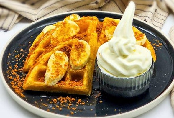 Banoffe waffle