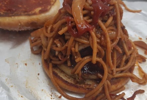 Special India Wale Desi Noodles panner Burger