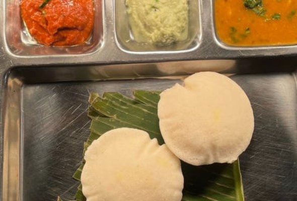 IDLI  2 pcs (Steamed Savoury rice cake)