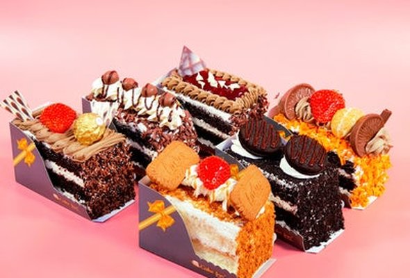 Box of 4 Cake Slices Mix and Match