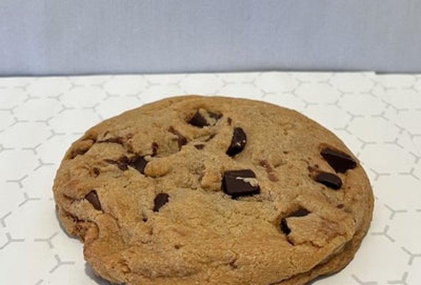 Giant Chocolate Chip Cookie