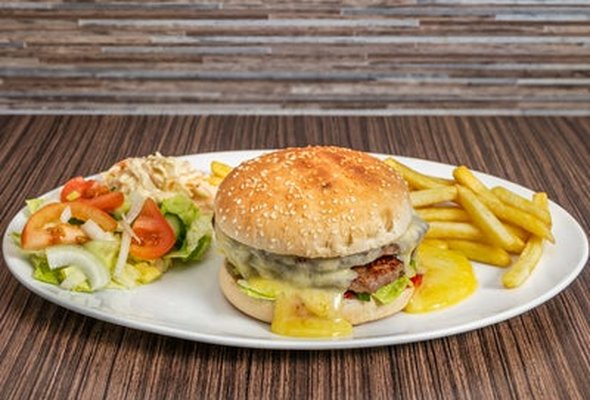 Cheeseburger and Chips