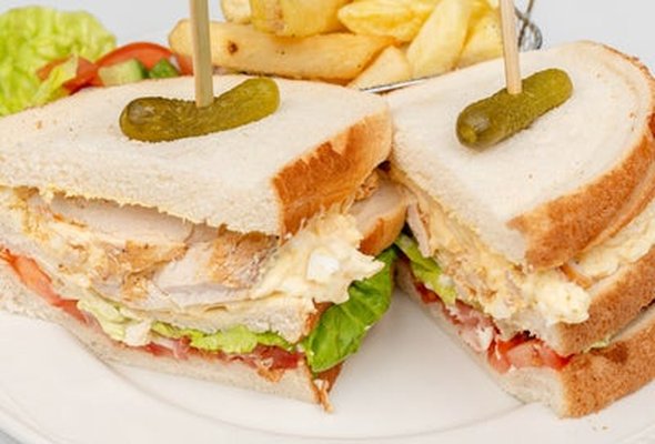 Club sandwich, chicken, egg mayonnaise, tomato, streaky bacon, cos lettuce (main dish only)