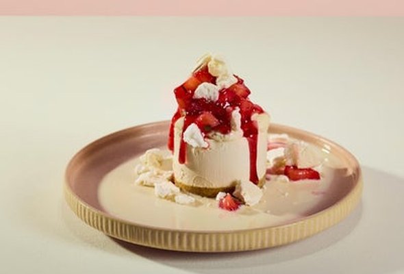 Eton Mess Cheesecake