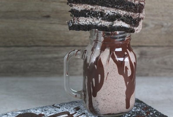 Oreo Cake Shake