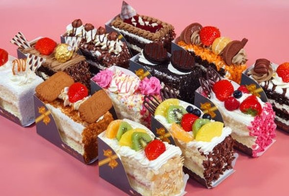Box of 4 Cake Slices Mix and Match