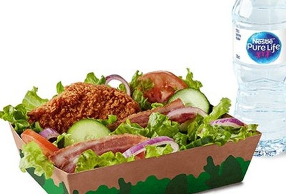 Crispy Chicken and Bacon Salad Meal