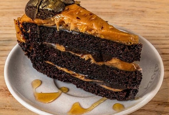 Vegan salted caramel cake