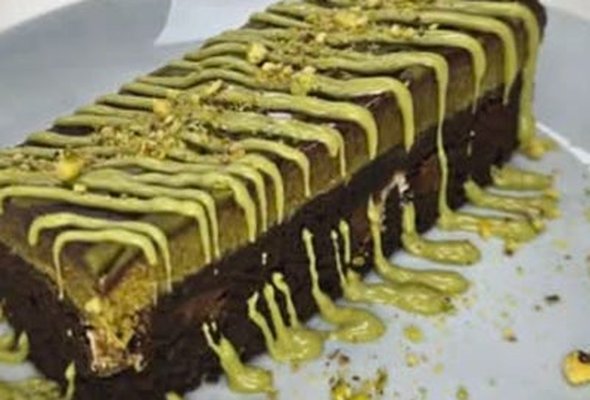 Pistachio Kunafa Brownie
