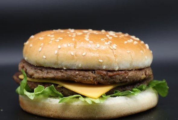 Half Pounder Cheeseburger