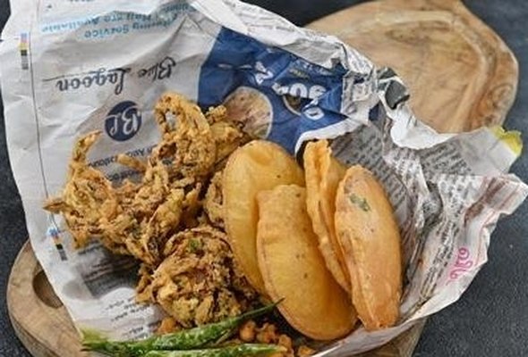 Mixed Bhajiya Sharer (20 pcs)