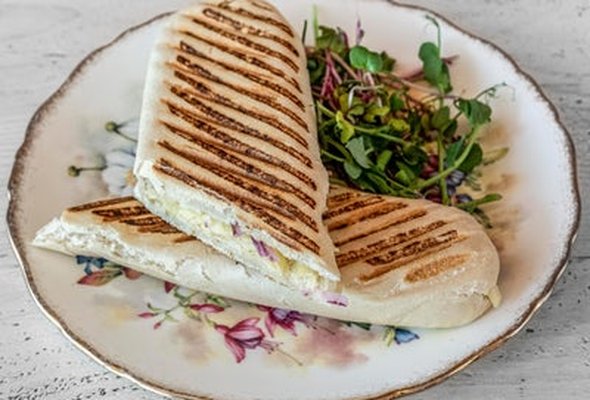 Mild Cheddar with Red Onion