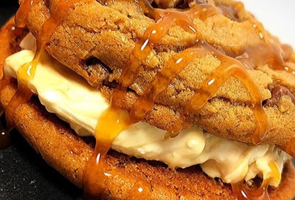 Banoffee Cheesecake Cookie Sandwich