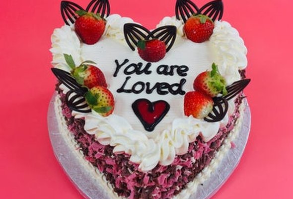 Strawberry with Chocolate Curls on Side Celebration Cake H919