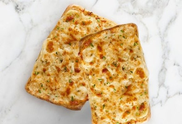 Cheesy Garlic Bread (V)