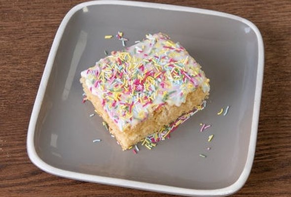 Icing with 100 and 1000s Cake