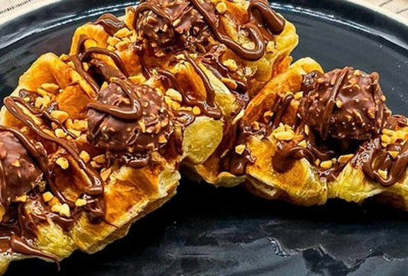 Ferrero & Nuts Croffle