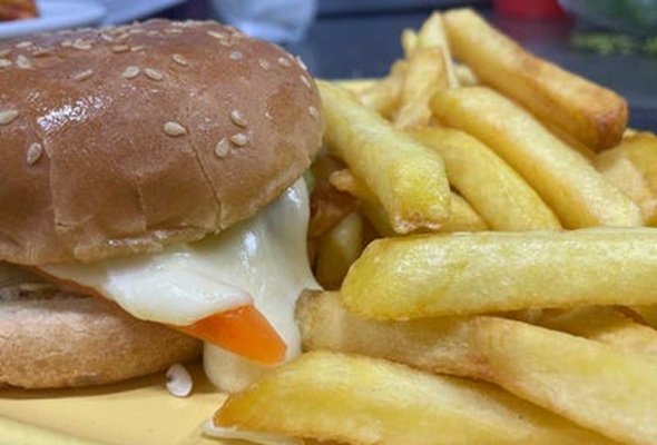 Chicken Burger, Chips