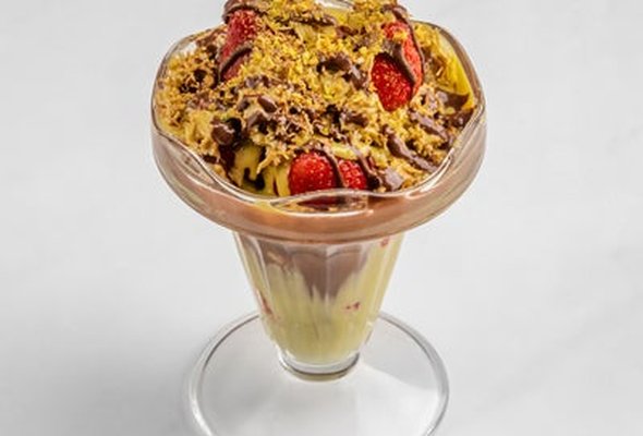 Strawberry Knafeh Pot