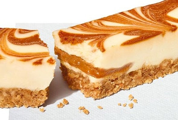 Gooey Salted Caramel Cheesecake Bar