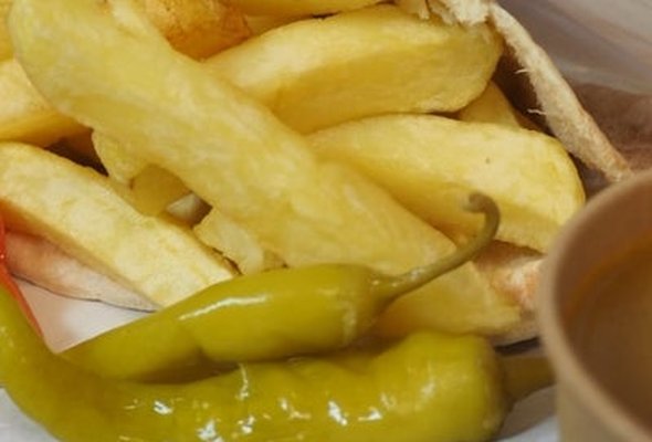 Chips in Pita with Curry Sauce