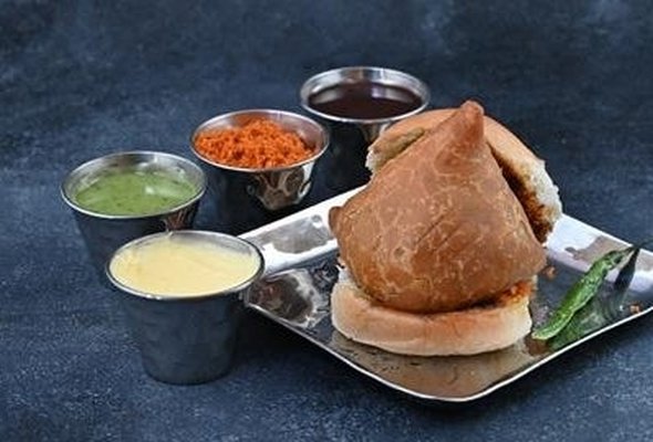 Butter Samosa Pav