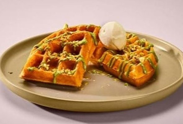 Pistachio & White Chocolate Crunch - American Waffle