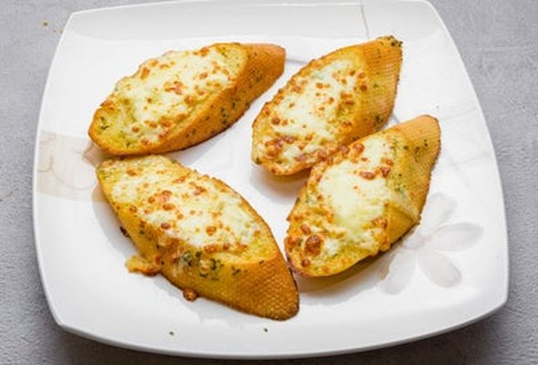 Garlic Bread with Cheese (v)