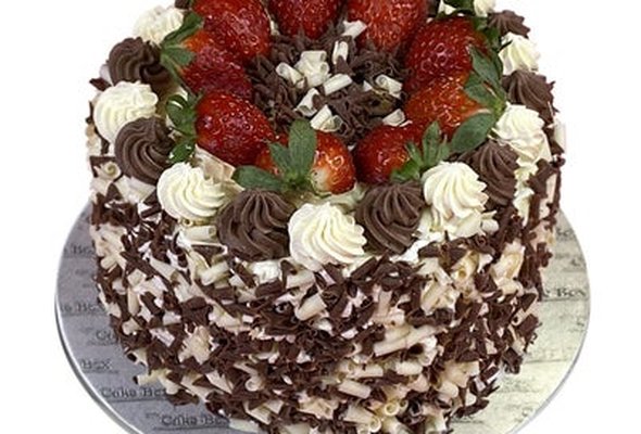 6" Choc Strawberry Cake