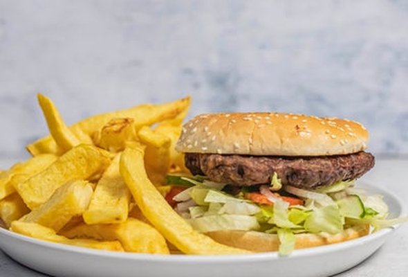 6oz Gourmet Beef Burger & Chips