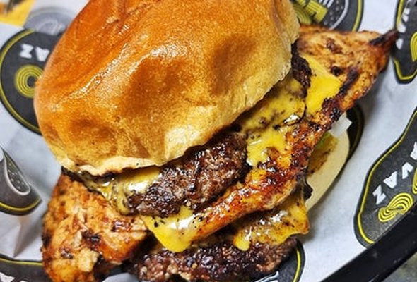 50/50 Burger - Beef + Chicken 🔥