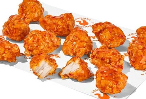 12 boneless saucin' wings