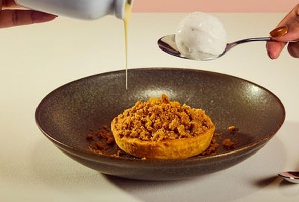 Biscoff Apple Crumble Tart