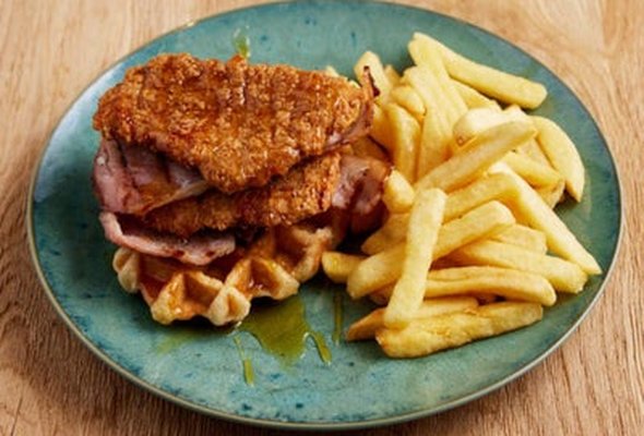CHICKEN, BACON & WAFFLE