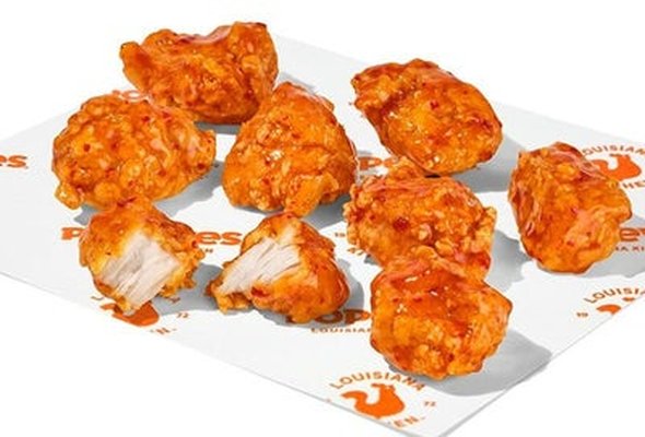 8 boneless saucin' wings