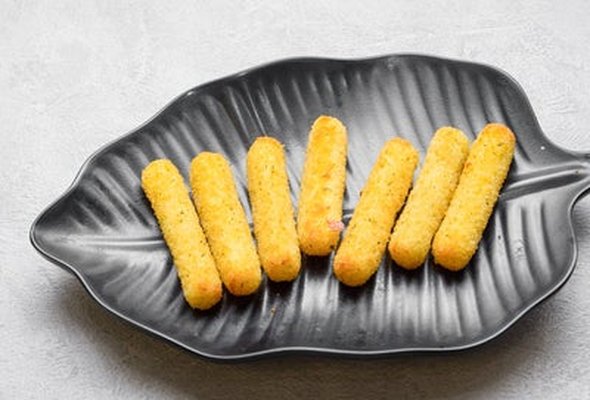 Breaded Mozzarella Sticks (7 Pieces) (v)