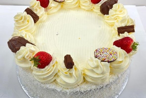 Bounty, Strawberry And Flakes Deco, Vanilla Sponge, Vanilla Flavour, and Coconut on Side
