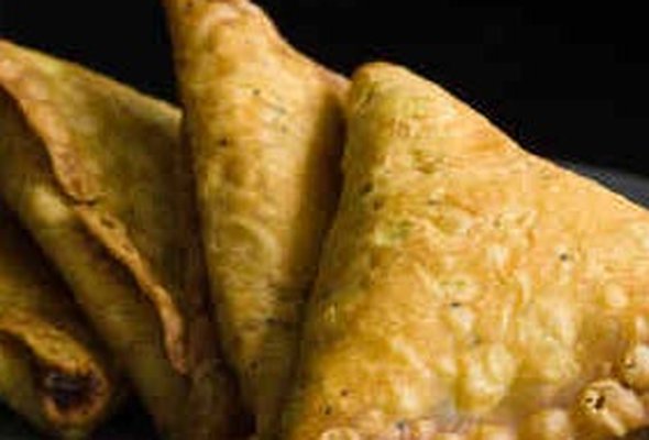 2pcs Vegetable Samosa