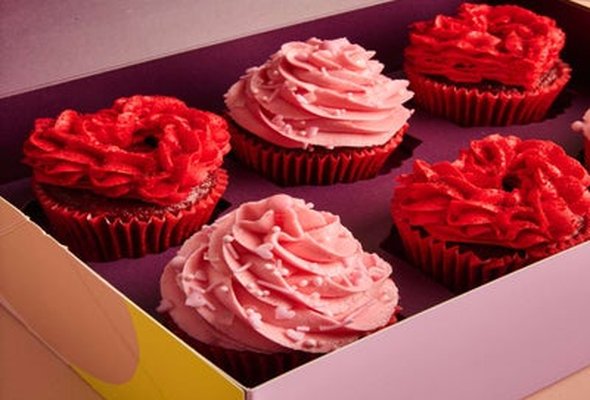 Box Of 6 Valentine`s Cupcakes