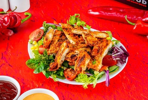 Peri Peri Grill Salad  served with a drink🌶️🌶️