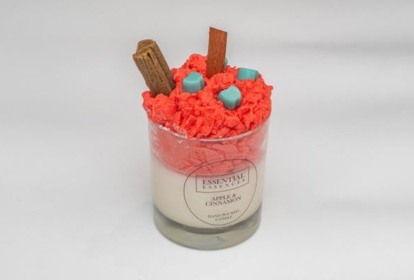 Apple and cinnamon Candle